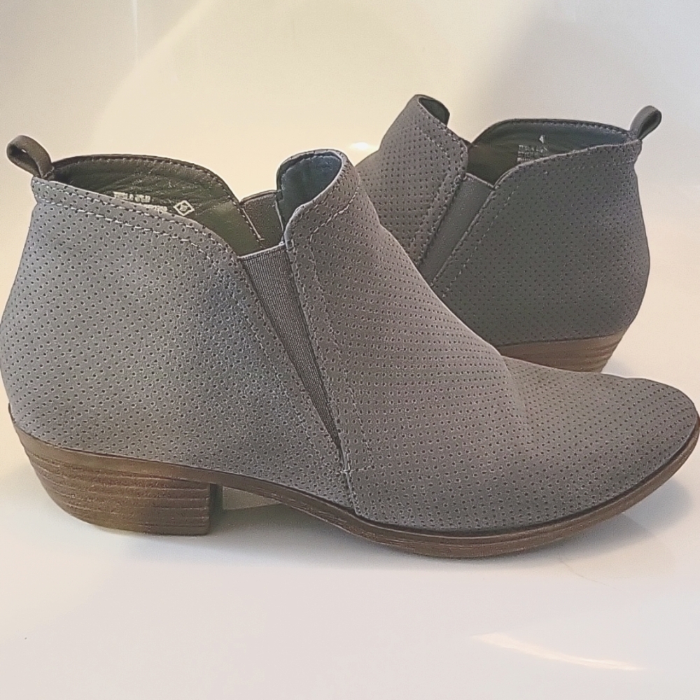🛍CLEARANCE🛍 Ankle Boot Sz. 8.5 - Picture 3 of 9